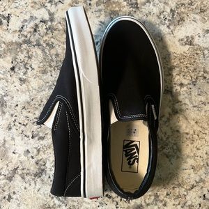 Brand New/Without Tags Black and White Vans Classic Trainers-Size 9